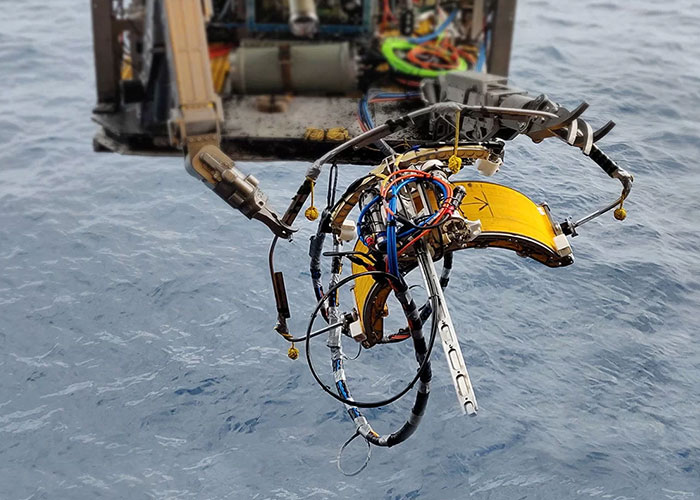 vCompact ROV deployment