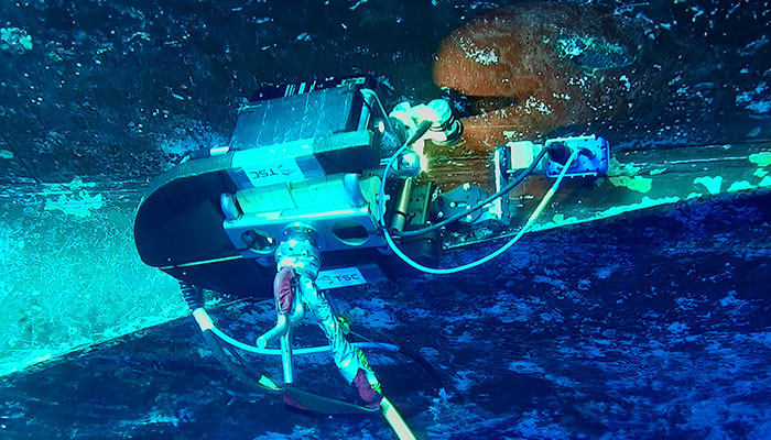 Underwater bilge keel inspection
